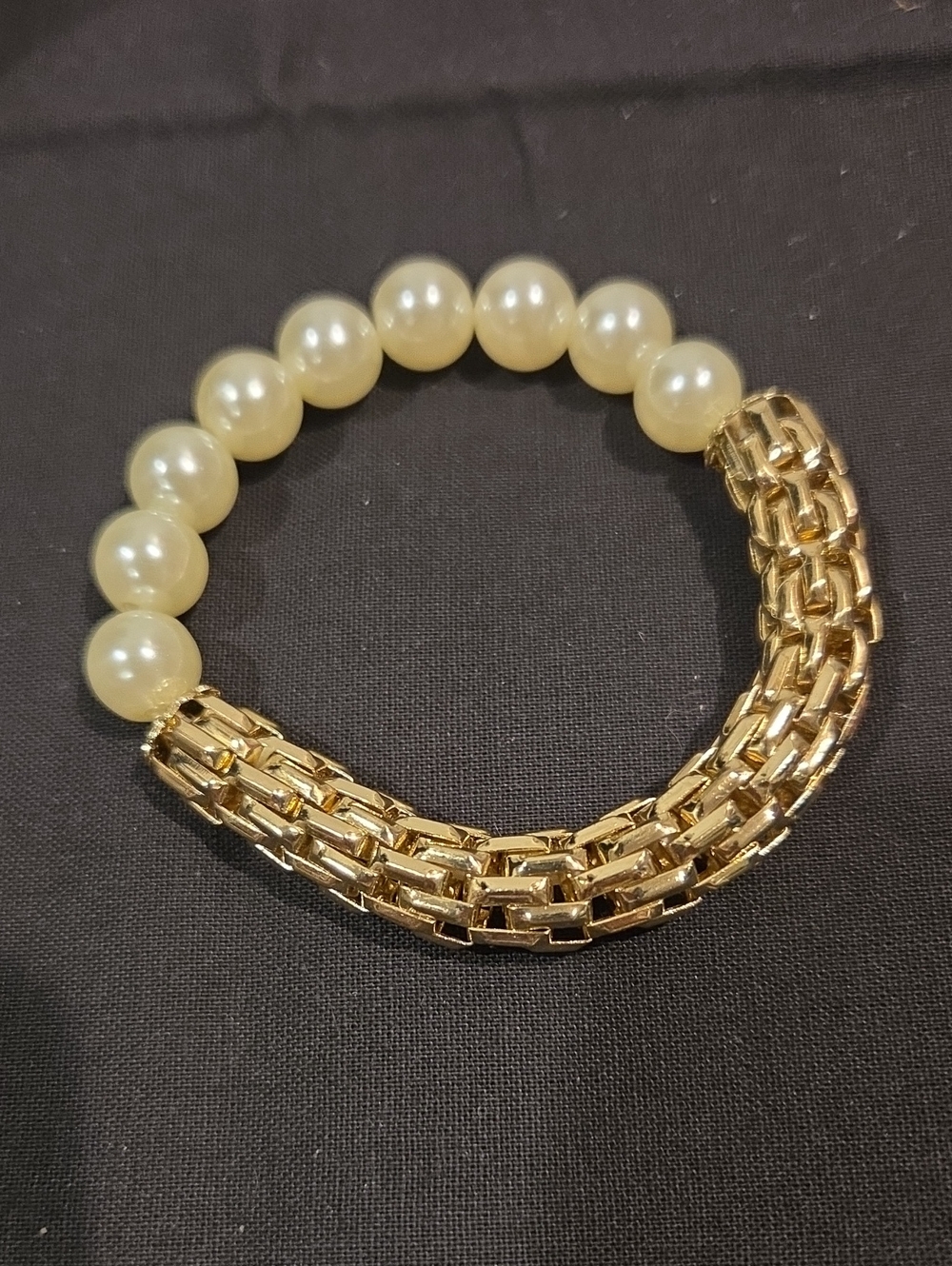 GOLDTONE AND FAUX PEARL BRACELET